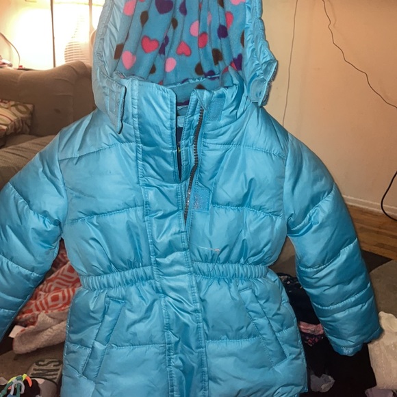 Girls winter coat size 2t - Picture 5 of 5